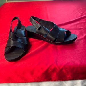 Cloud, steppers by Clarks size 12, white black, open toe sandal, Velcro closure